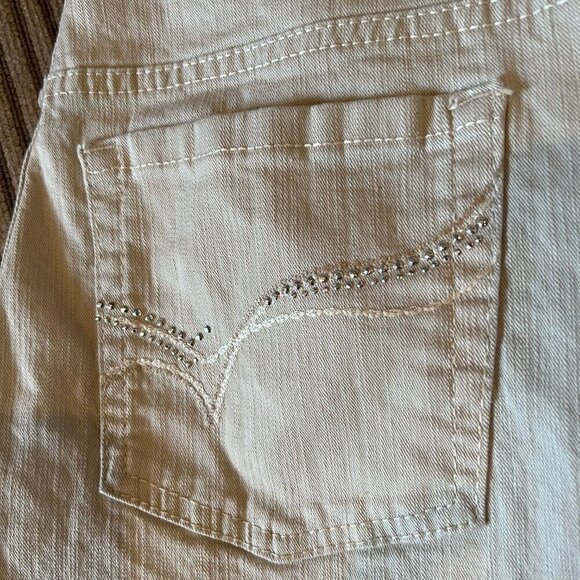Women's Gloria Vanderbilt Cream Jeans with fancy stitched pockets, Size 4 - Picture 2 of 10